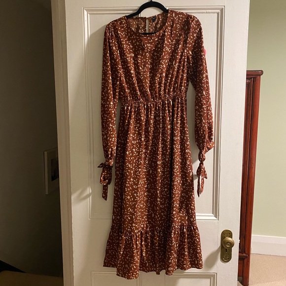 Long, almost new dress - Picture 1 of 3